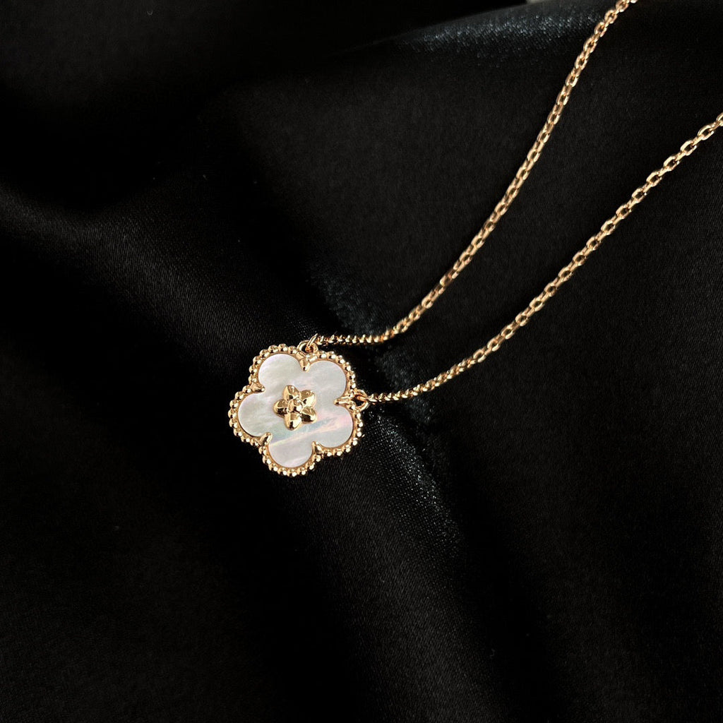 [Imperial] LUCKY  WHITE MOP  PLUM BLOSSOM NECKLACE