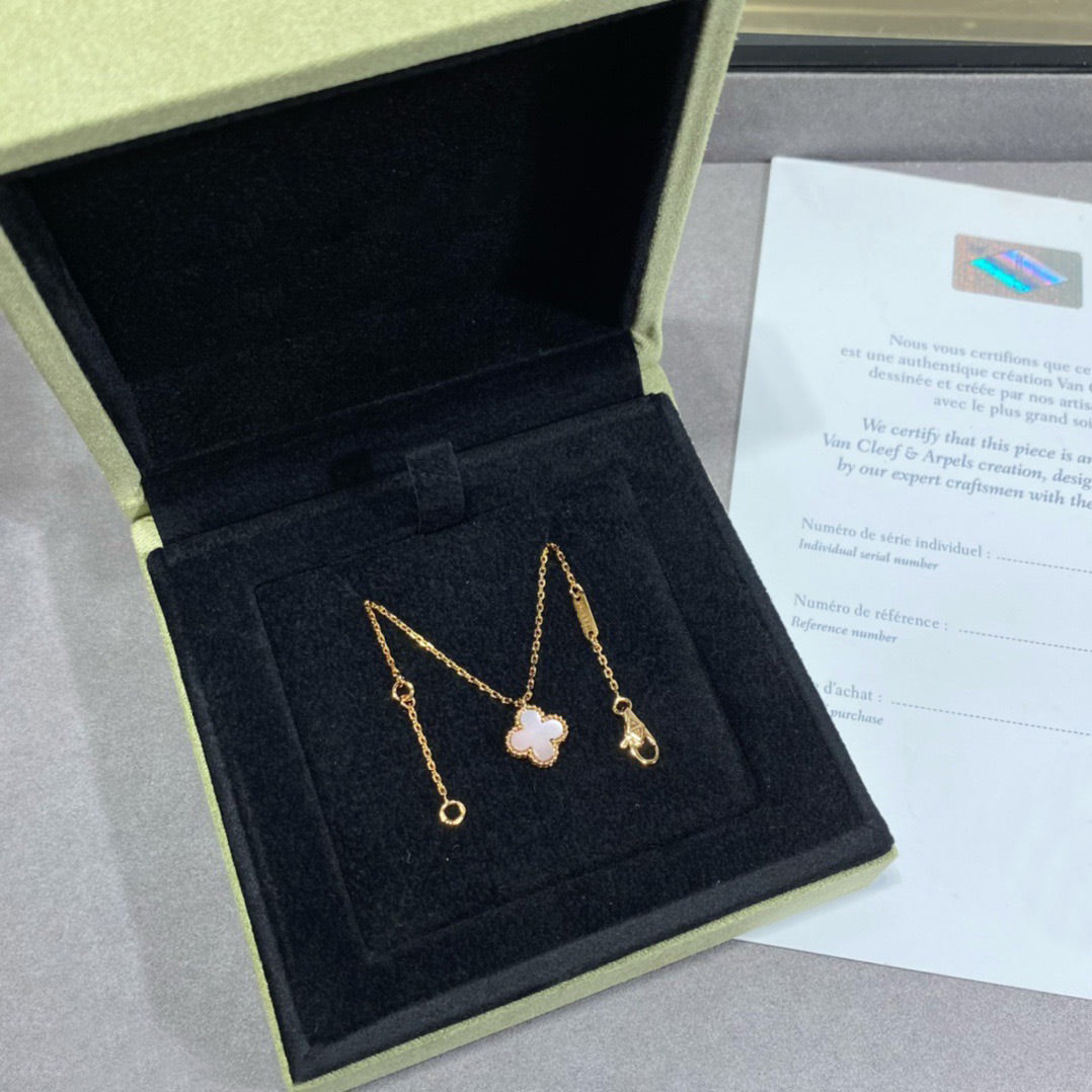 [Imperial] CLOVER 15MM PINK MOTHER-OF-PEARL SINGLE FLOWER NECKLACE