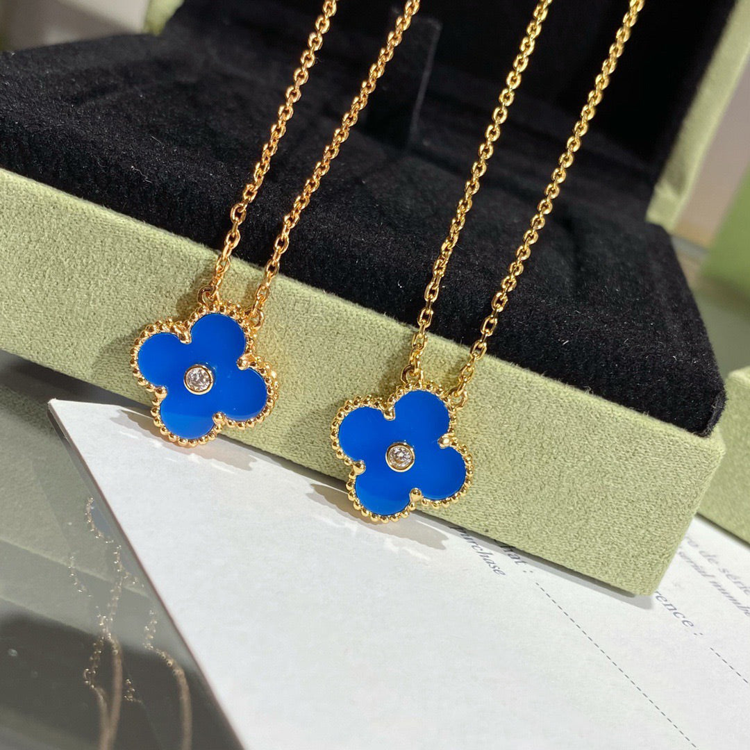 [Imperial] CLOVER 15MM DIAMOND AND BLUE AGATE NECKLACE