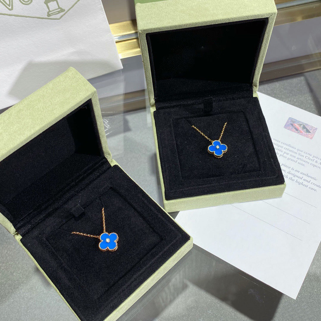 [Imperial] CLOVER 15MM DIAMOND AND BLUE AGATE NECKLACE