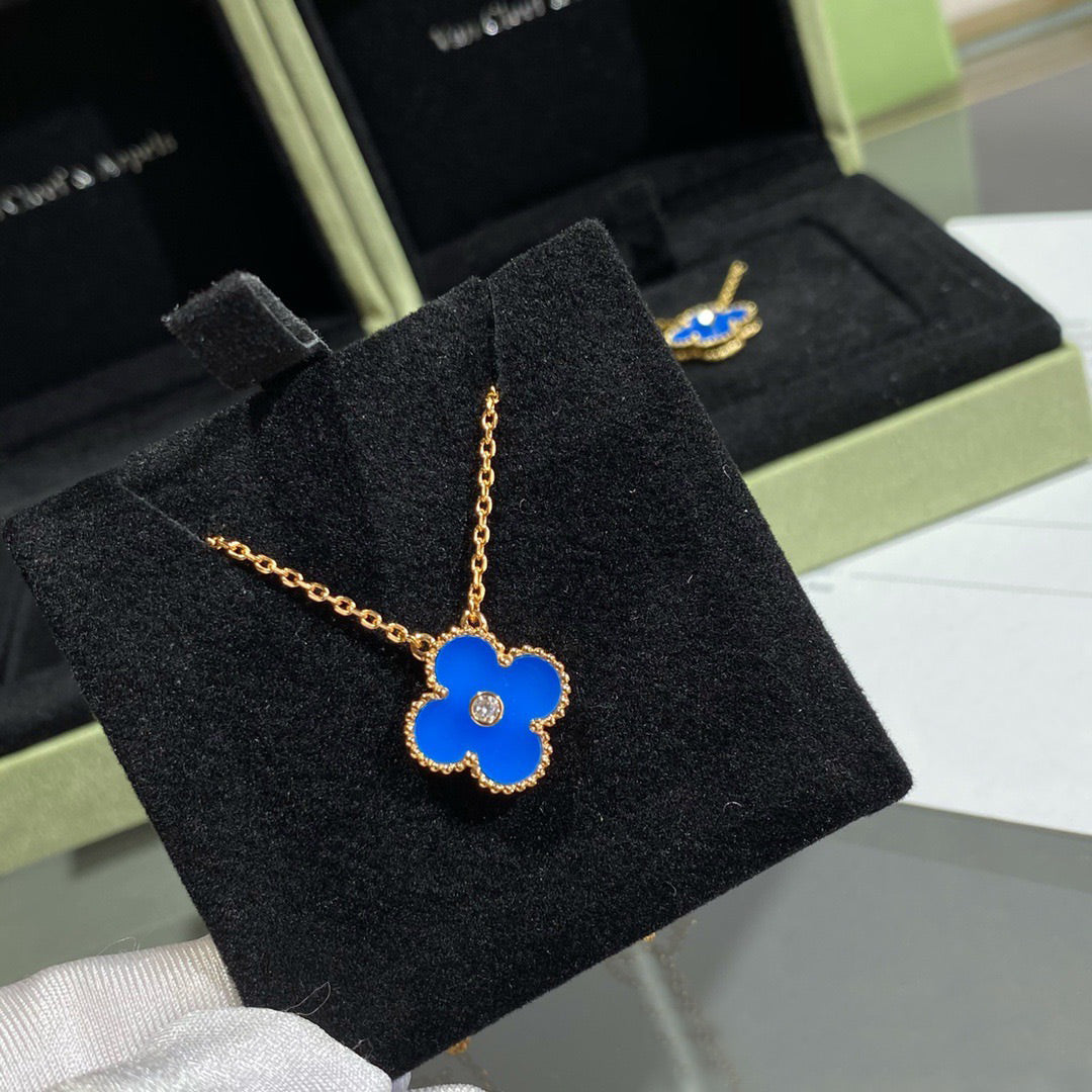 [Imperial] CLOVER 15MM DIAMOND AND BLUE AGATE NECKLACE
