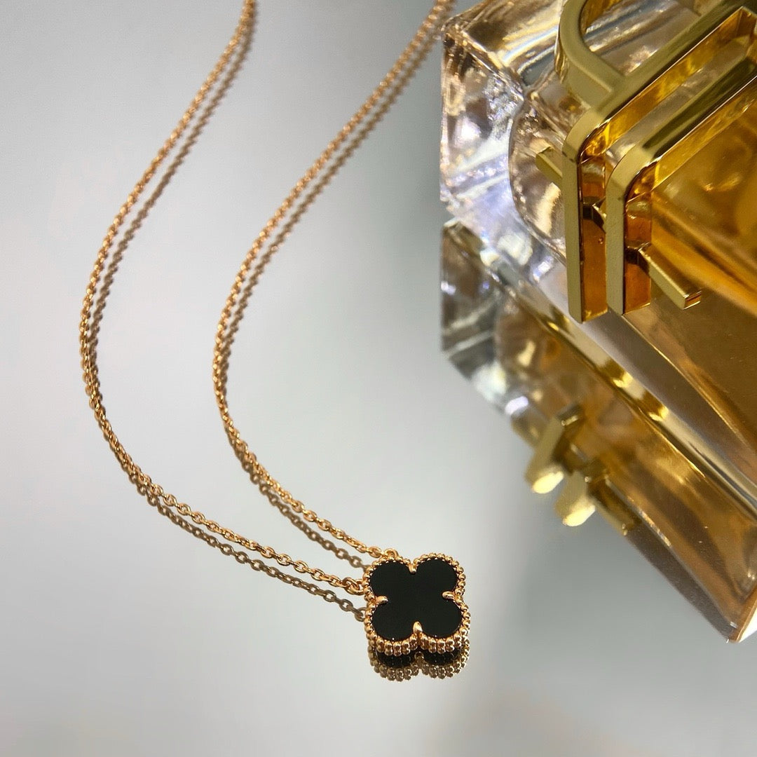 [Imperial] CLOVER 15MM BLACK ONYX SINGLE FLOWER NECKLACE