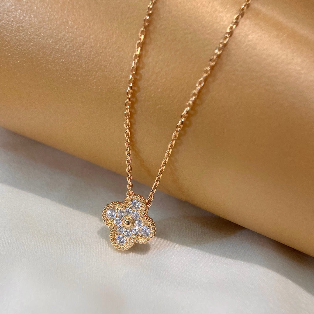 [Imperial] CLOVER 15MM DIAMOND SINGLE FLOWER NECKLACE