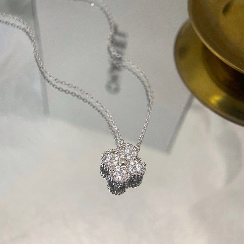 [Imperial] CLOVER 15MM DIAMOND SINGLE FLOWER NECKLACE