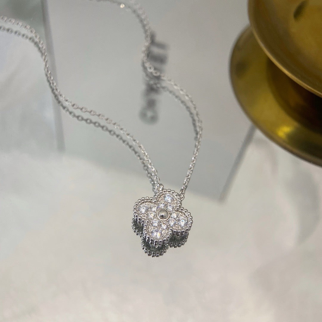 [Imperial] CLOVER 15MM DIAMOND SINGLE FLOWER NECKLACE