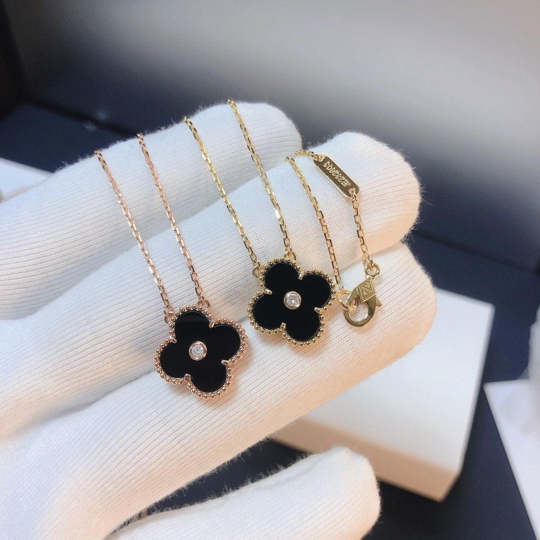 [Imperial] CLOVER 15MM DIAMOND ONYX NECKLACE
