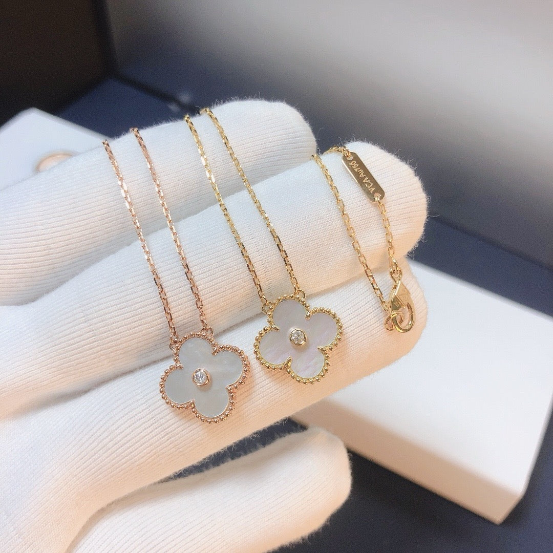 [Imperial] CLOVER 15MM DIAMOND WHITE FRITILLARIA NECKLACE