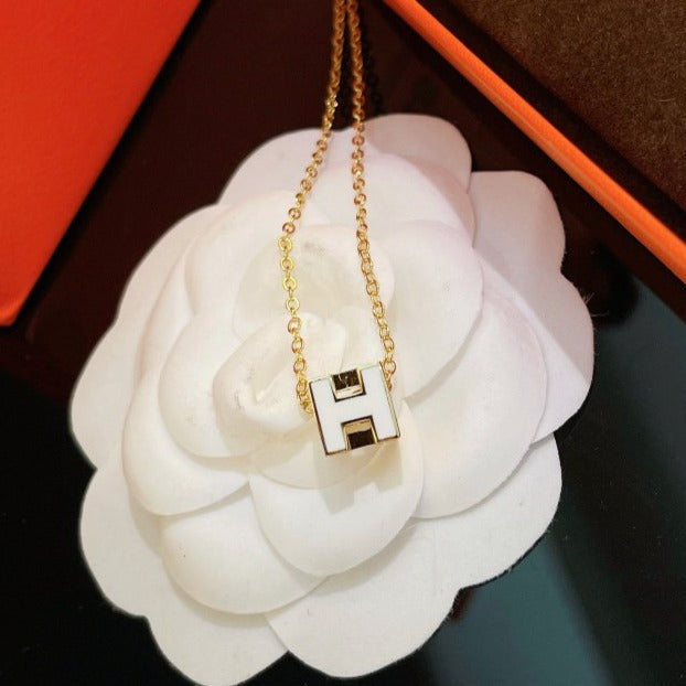 [Imperial] H WHITE SQUARE GOLD NECKLACE