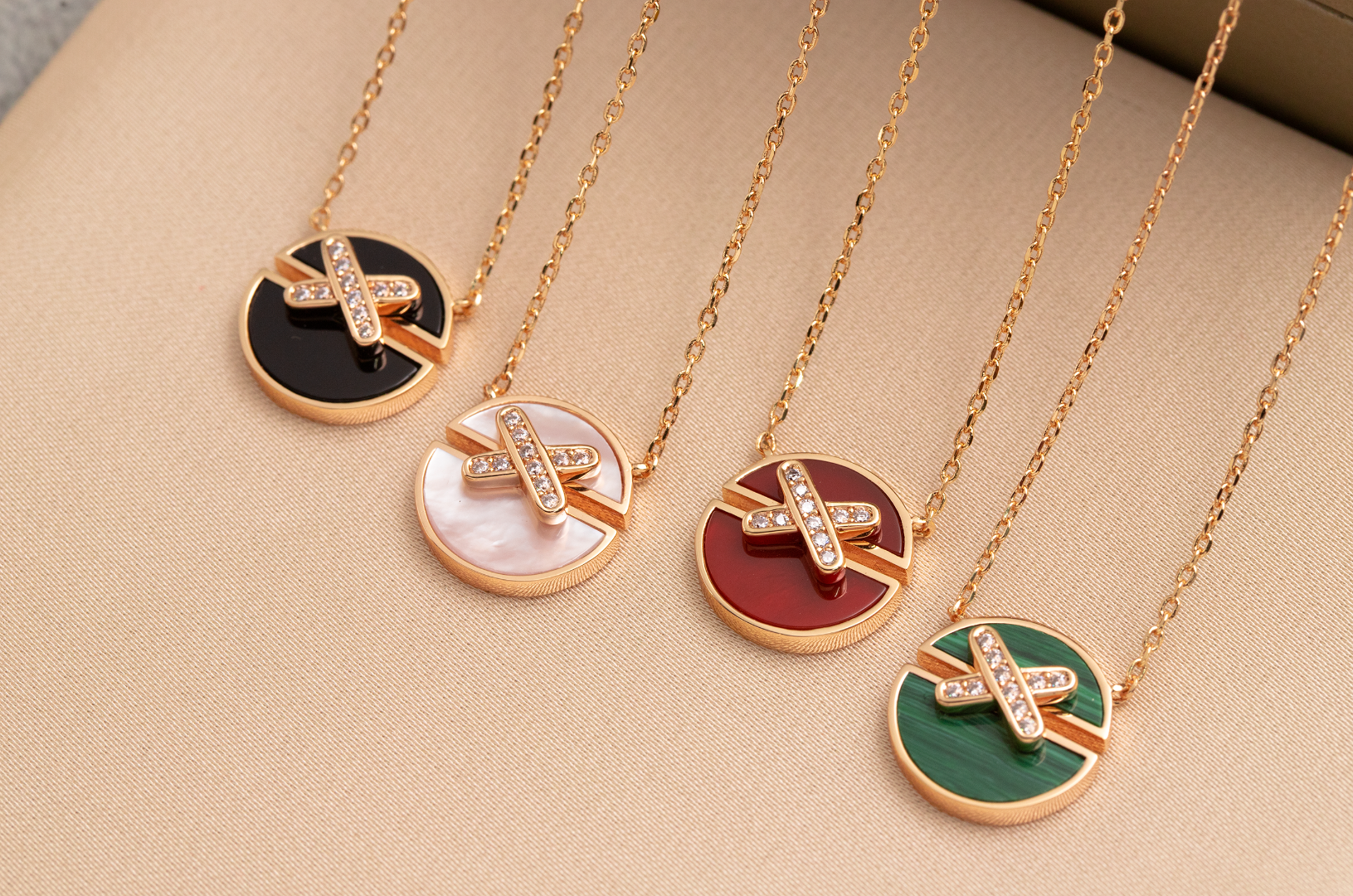 [Imperial] JEUX DE PINK GOLD DIAMOND NECKLACE