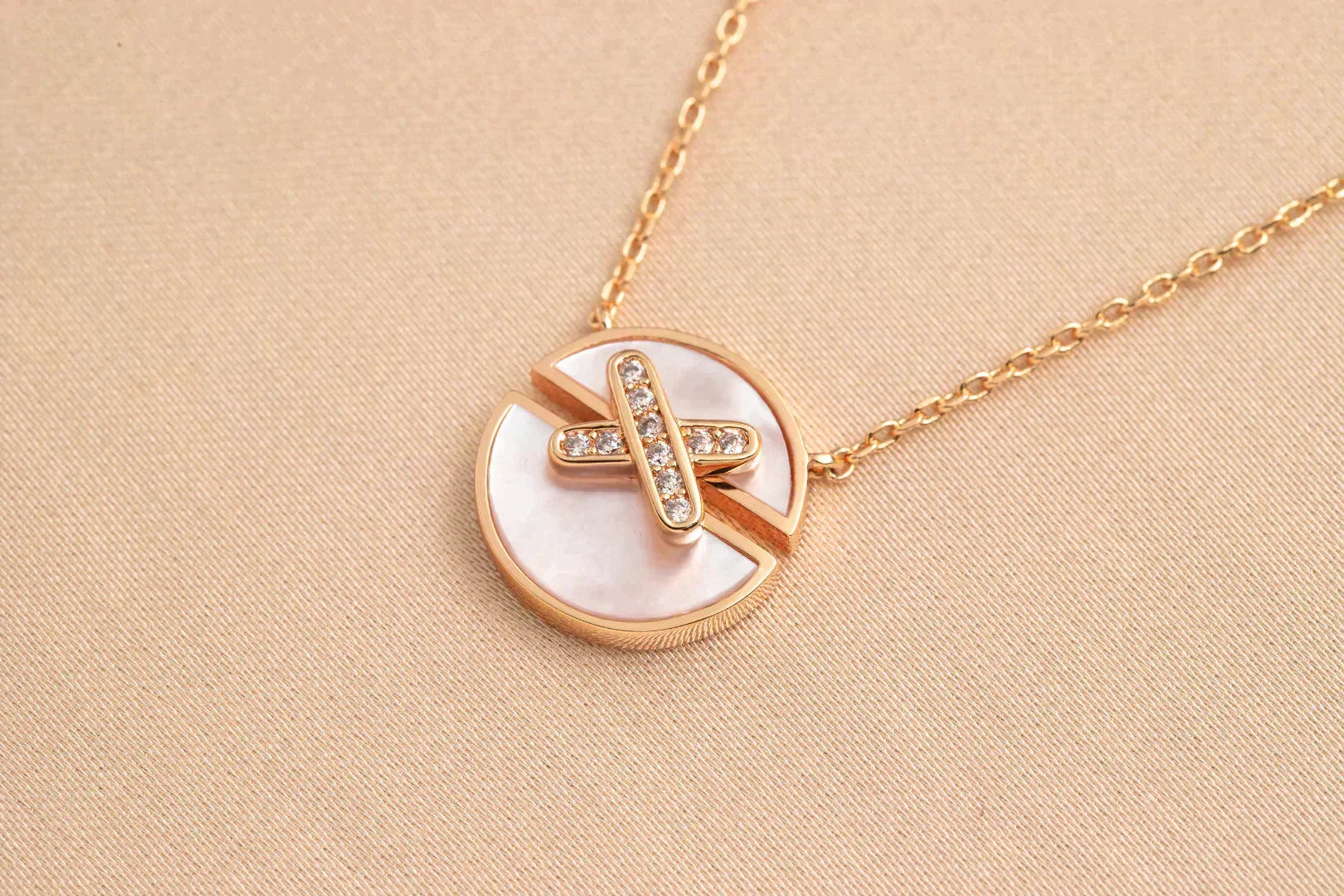 [Imperial] JEUX DE ROSE GOLD DIAMOND NECKLACE