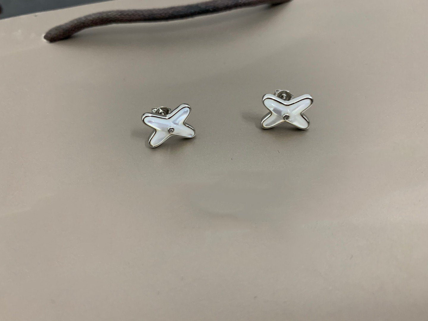[Imperial] JEUX DE WHITE MOP SILVER DIAMOND EARRINGS