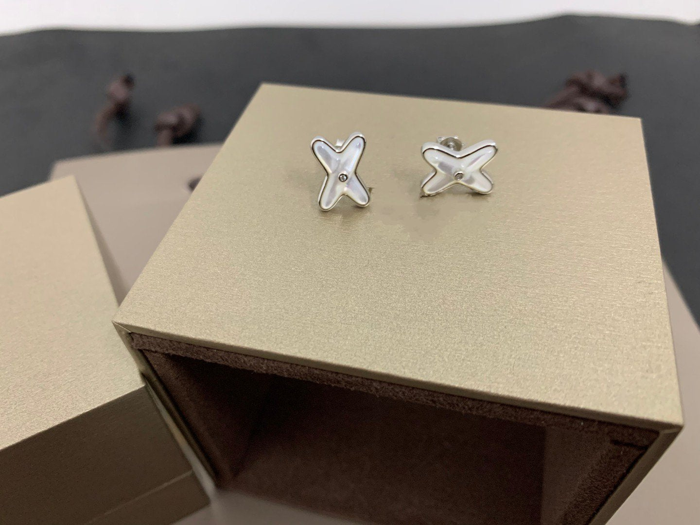 [Imperial] JEUX DE WHITE MOP SILVER DIAMOND EARRINGS