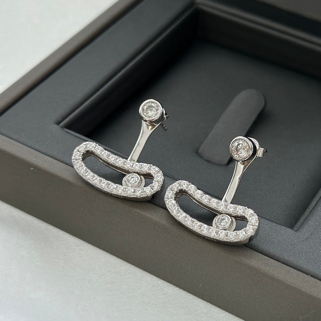 [Imperial] MOVE UNO SILVER DIAMOND EARRINGS