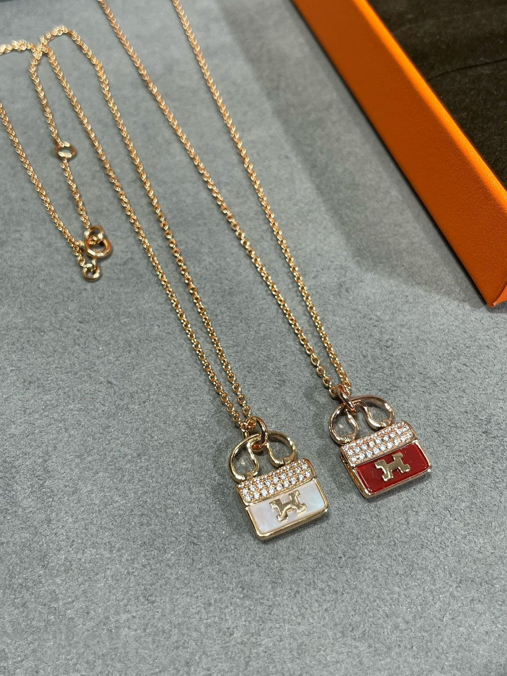 [Imperial] H CIRCE MOISSANITE PENDANT NECKLACE GOLD