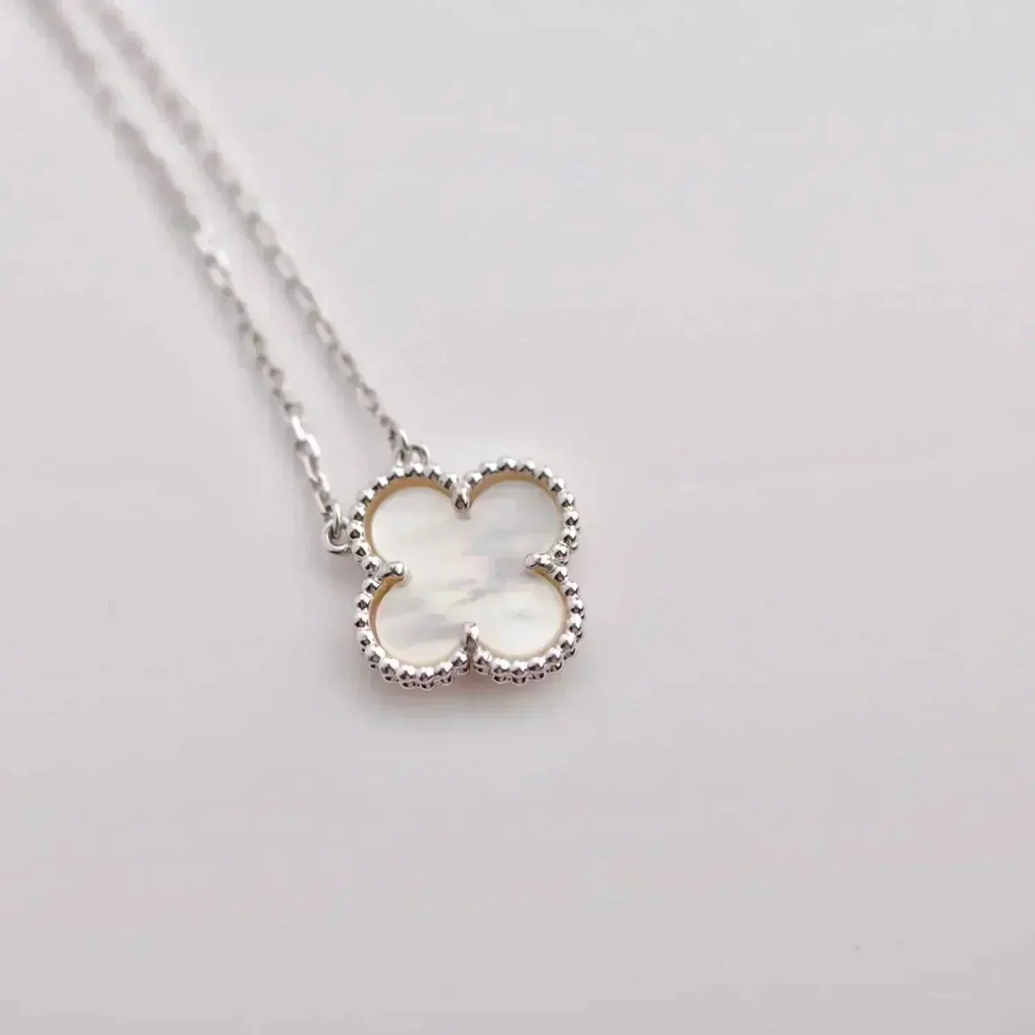 [Imperial] CLOVER  15MM WHITE MOTHER-OF-PEARL SILVER