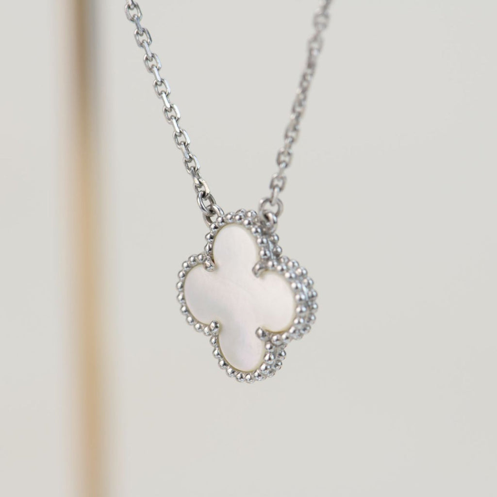 [Imperial] CLOVER  15MM WHITE MOTHER-OF-PEARL SILVER
