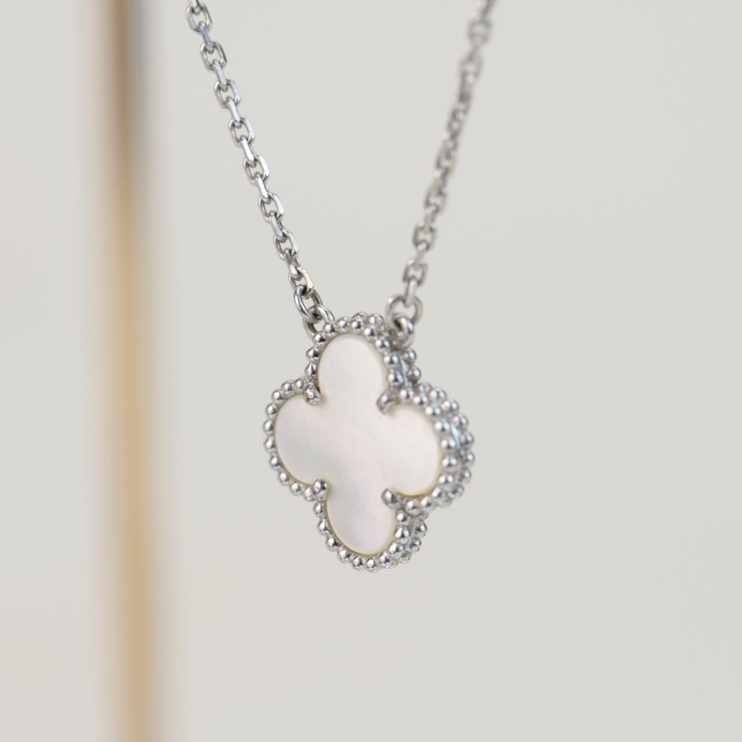 [Imperial] CLOVER  15MM WHITE MOTHER-OF-PEARL SILVER
