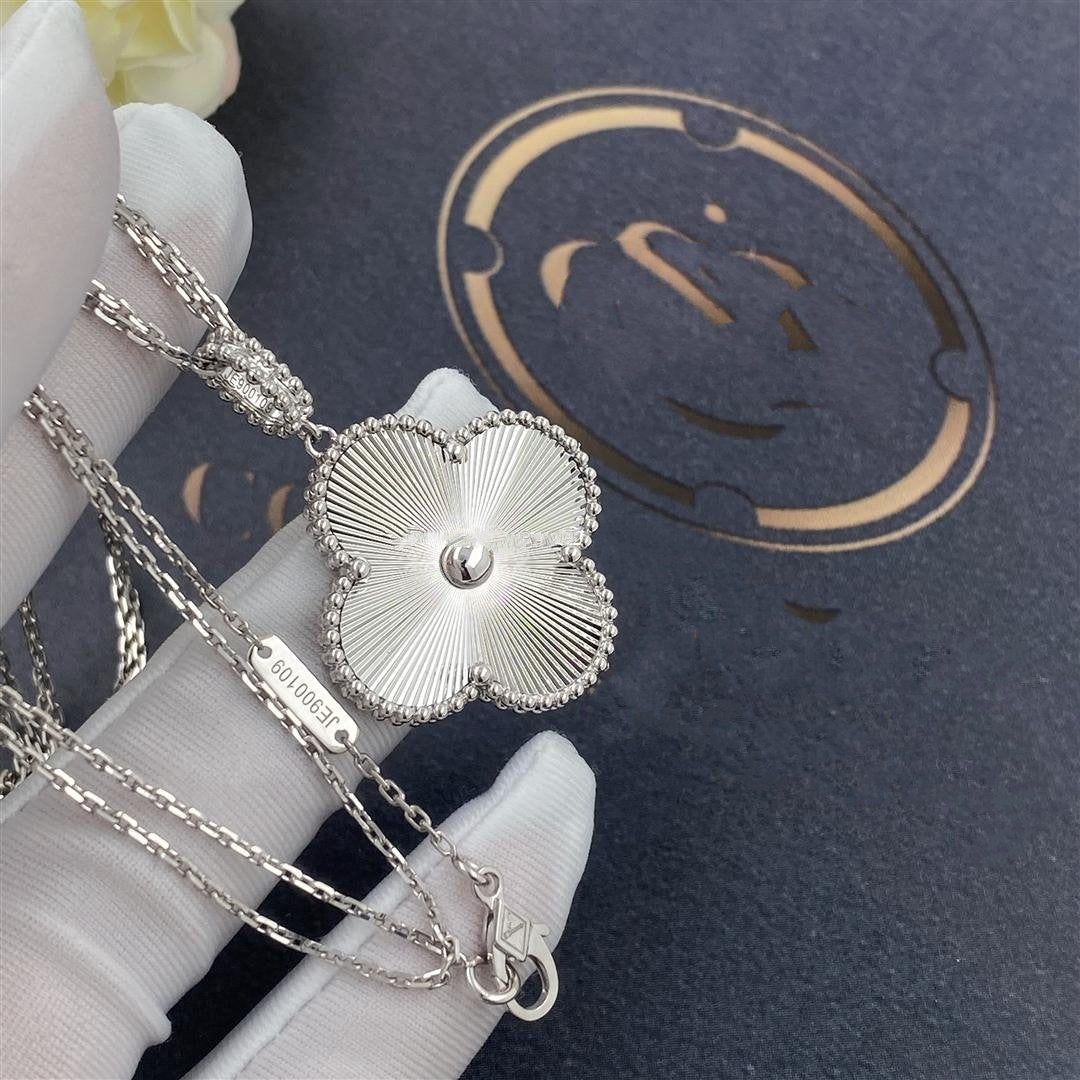 [Imperial] CLOVER 25MM SILVER BIG CLOVER NECKLACE