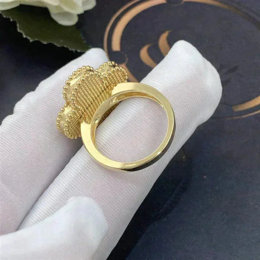 [Imperial] CLOVER WHITE MOP RING
