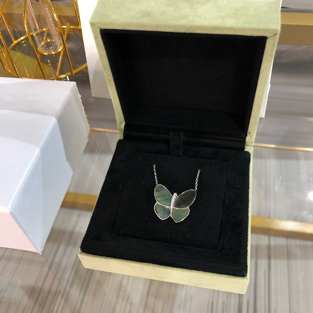 [Imperial] LARGE BUTTERFLY SILVER PENDANT DIAMOND NECKLACE