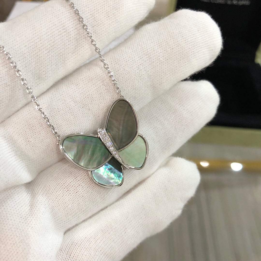 [Imperial] LARGE BUTTERFLY SILVER PENDANT DIAMOND NECKLACE
