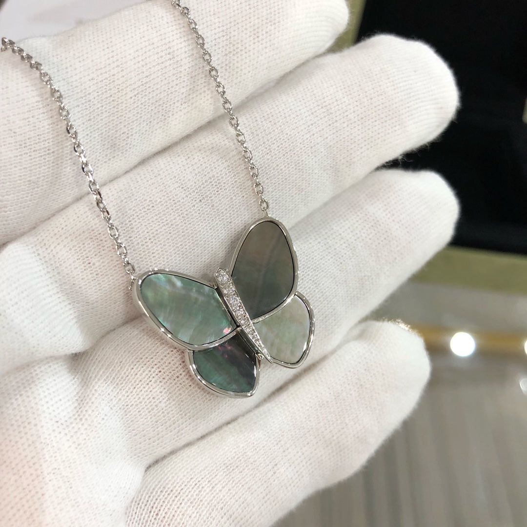 [Imperial] LARGE BUTTERFLY SILVER PENDANT DIAMOND NECKLACE