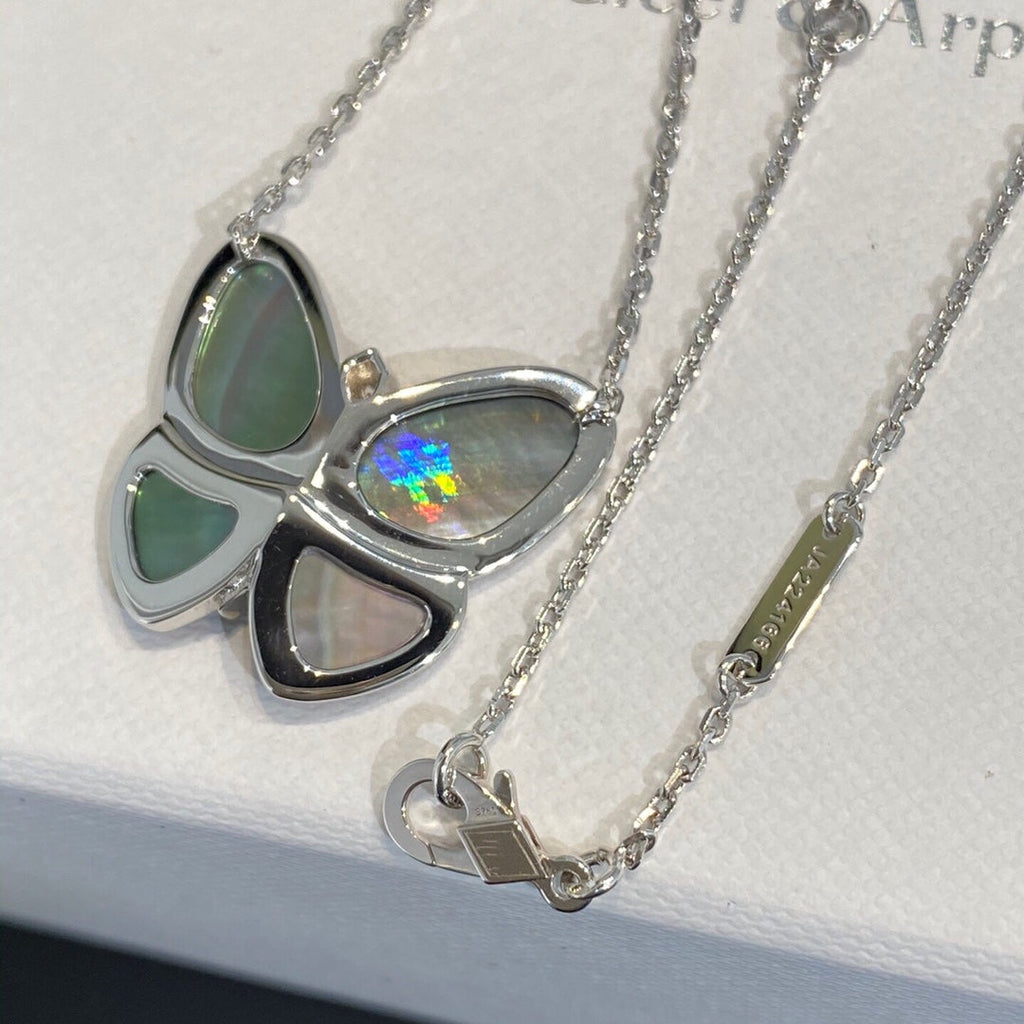 [Imperial] LARGE BUTTERFLY SILVER PENDANT DIAMOND NECKLACE