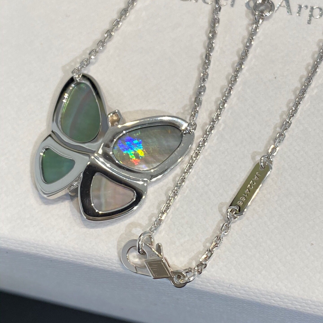 [Imperial] LARGE BUTTERFLY SILVER PENDANT DIAMOND NECKLACE