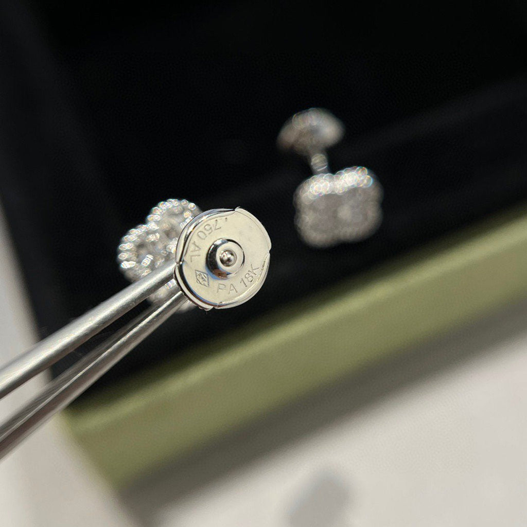 [Imperial] CLOVER MINI DIAMOND STUD EARRINGS